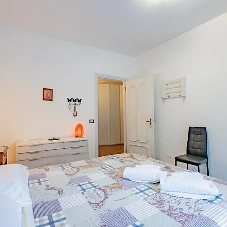 Balcony Flat Near The Center By Wonderful Italy Apartment