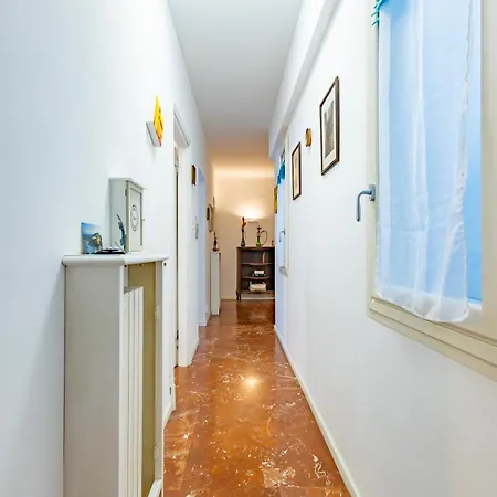 Balcony Flat Near The Center By Wonderful Italy Apartment *