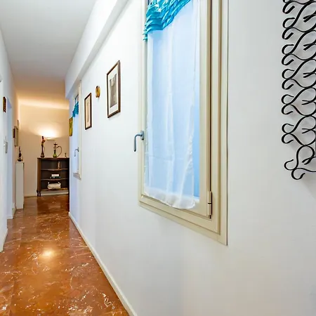 Balcony Flat Near The Center By Wonderful Italy Apartment